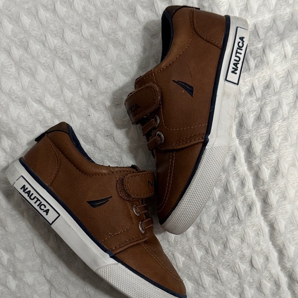 Nautica NWOT kid’s Tan Sneakers with White Soles - Picture 1 of 6